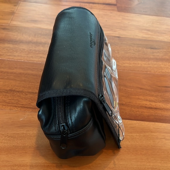 Dockers Black Hanging Toiletry Bag - Picture 8 of 9